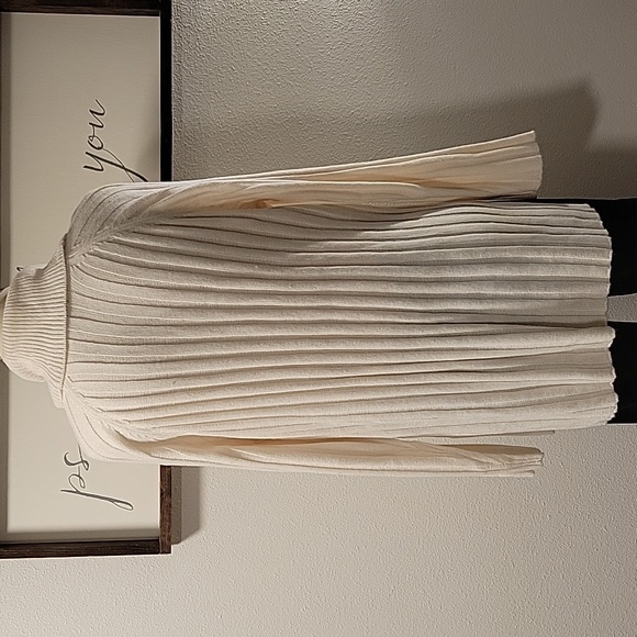 NWOT, Sanctuary Women's Cream Turtleneck Sweater - Picture 3 of 15